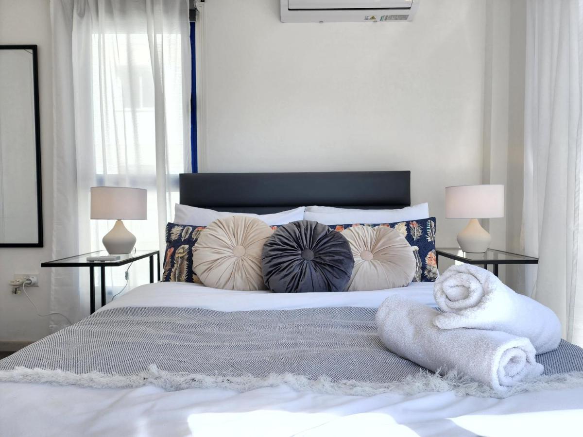 Frida'S Cozy Two Bedroom Apt Larnaca Exterior foto